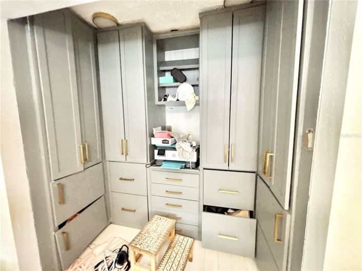 Image No.14-6 Bed Property for sale