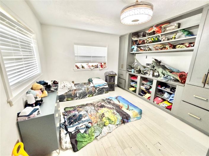 Image No.15-6 Bed Property for sale