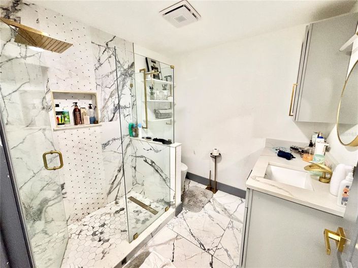 Image No.20-6 Bed Property for sale