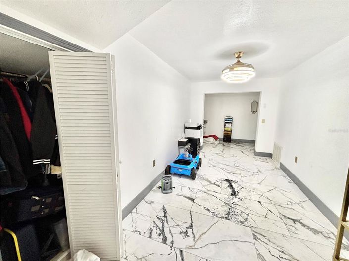 Image No.23-6 Bed Property for sale