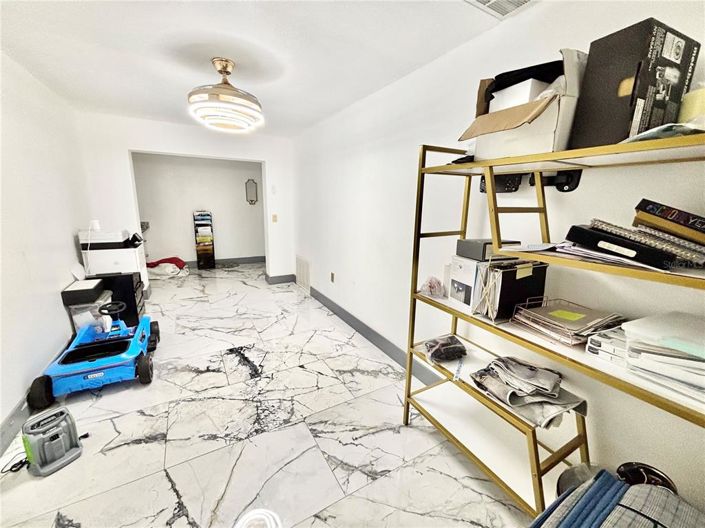 Image No.24-6 Bed Property for sale