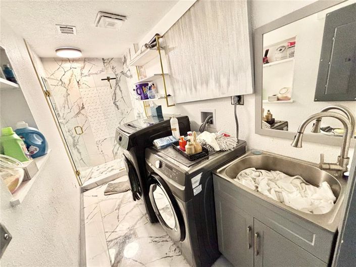 Image No.25-6 Bed Property for sale