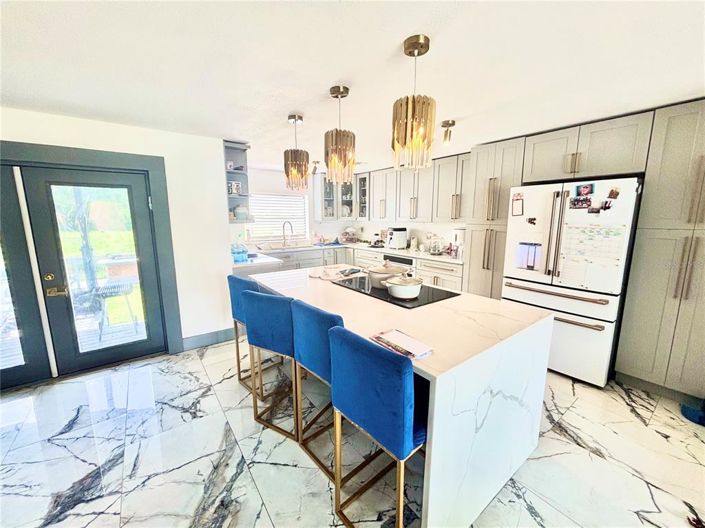 Image No.3-6 Bed Property for sale