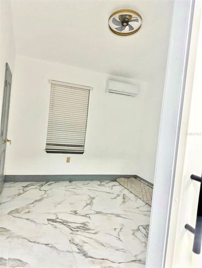 Image No.35-6 Bed Property for sale