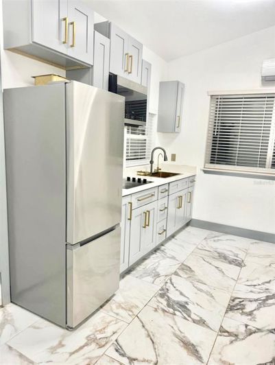 Image No.36-6 Bed Property for sale