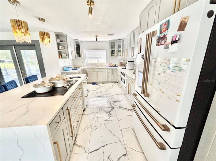 Image No.4-6 Bed Property for sale