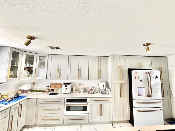 Image No.6-6 Bed Property for sale