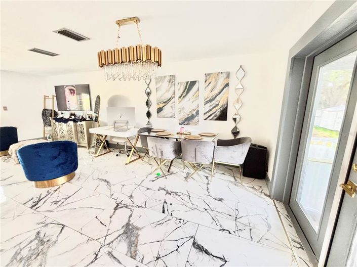 Image No.7-6 Bed Property for sale