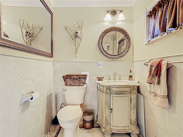 Image No.11-8 Bed Property for sale