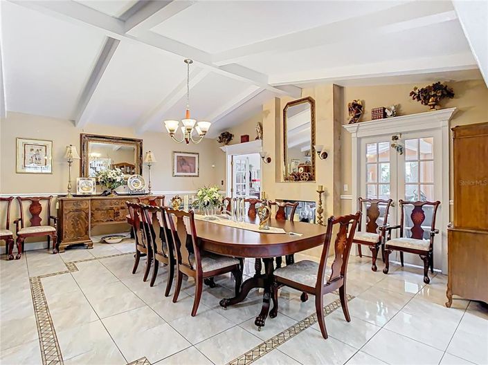 Image No.15-8 Bed Property for sale