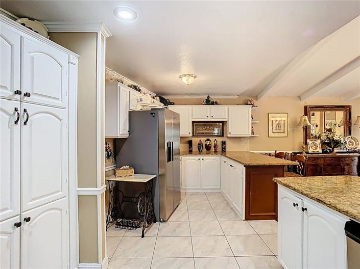 Image No.19-8 Bed Property for sale