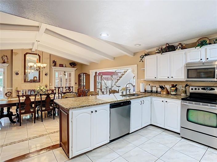 Image No.20-8 Bed Property for sale