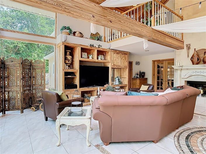 Image No.21-8 Bed Property for sale