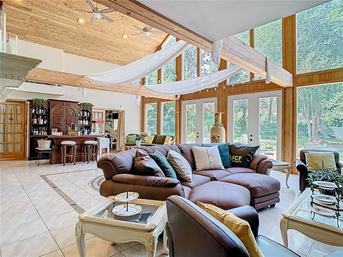 Image No.23-8 Bed Property for sale