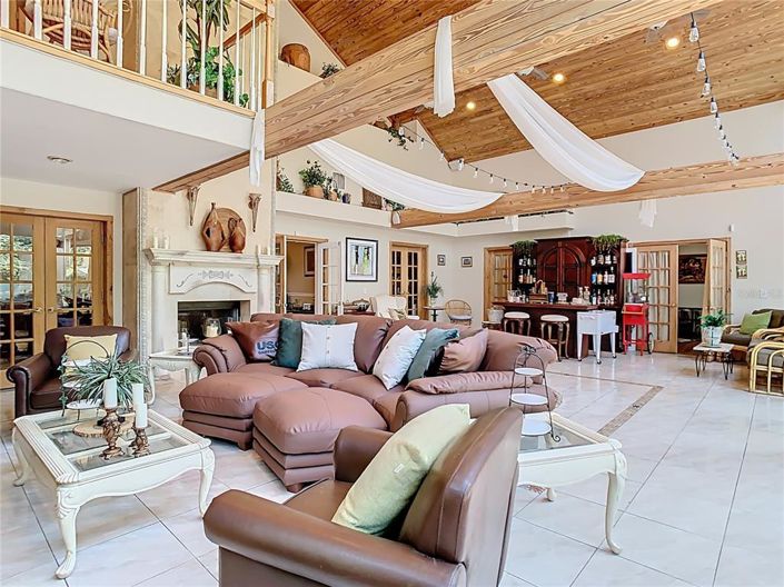 Image No.24-8 Bed Property for sale