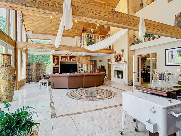 Image No.26-8 Bed Property for sale