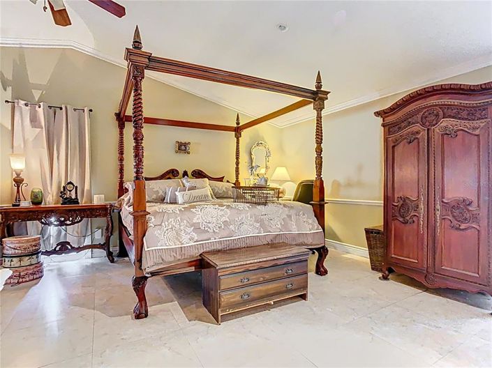 Image No.30-8 Bed Property for sale