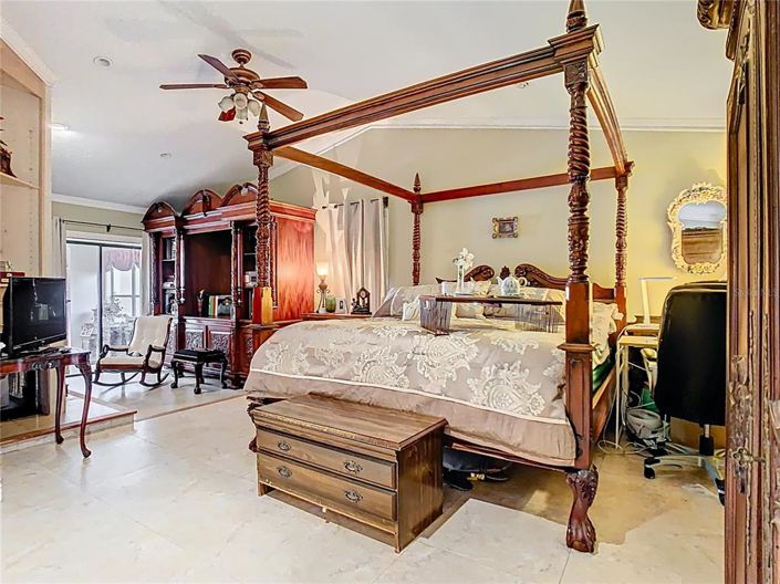 Image No.31-8 Bed Property for sale