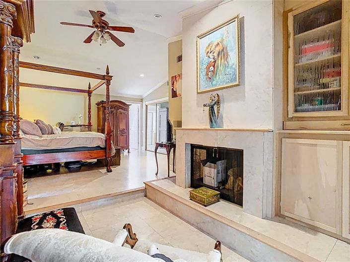 Image No.32-8 Bed Property for sale