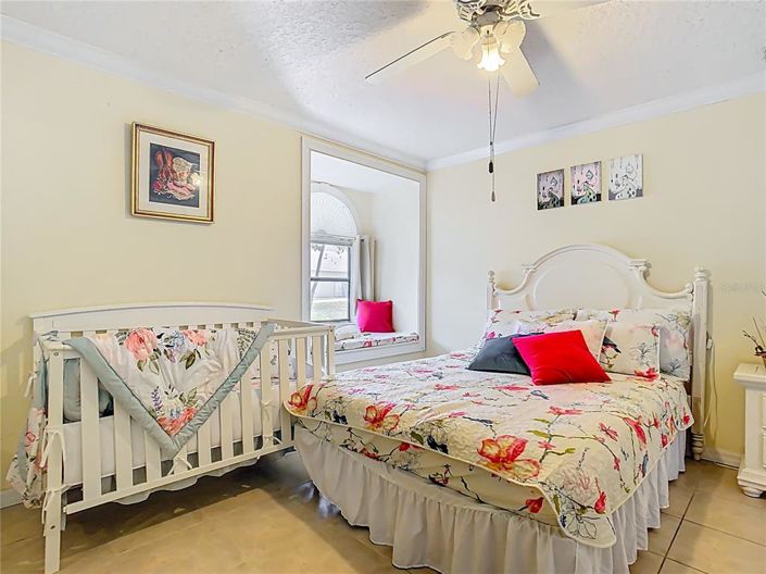 Image No.40-8 Bed Property for sale