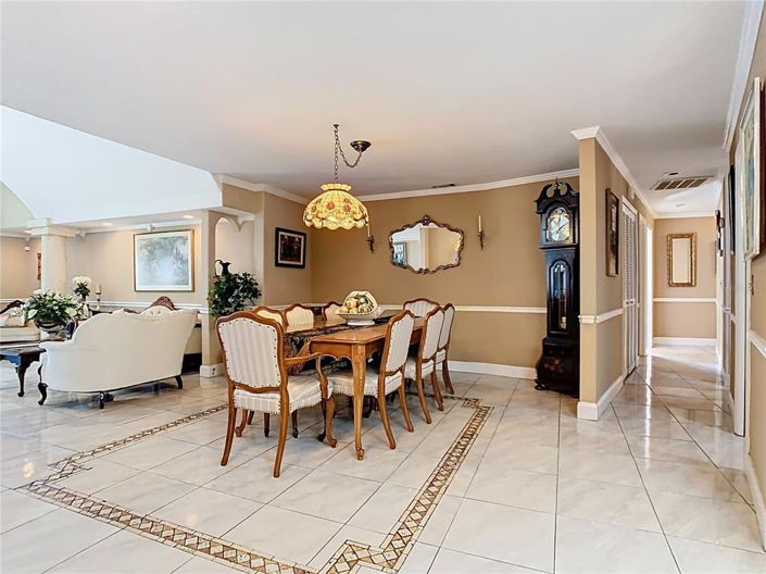 Image No.5-8 Bed Property for sale