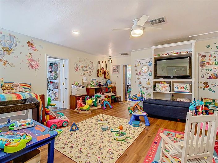 Image No.55-8 Bed Property for sale