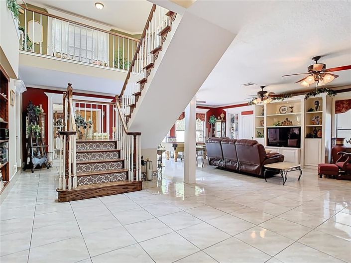 Image No.9-8 Bed Property for sale