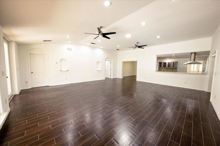 Image No.11-5 Bed Property for sale