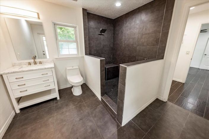 Image No.15-5 Bed Property for sale