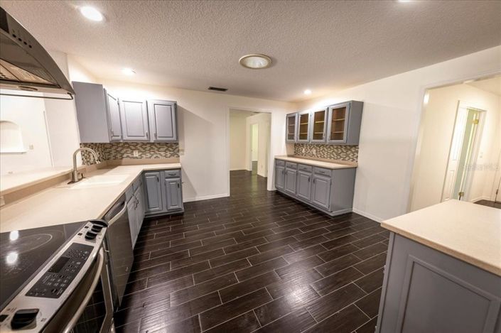 Image No.6-5 Bed Property for sale