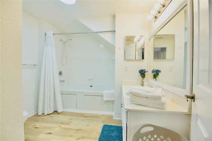 Image No.10-4 Bed Townhouse for sale