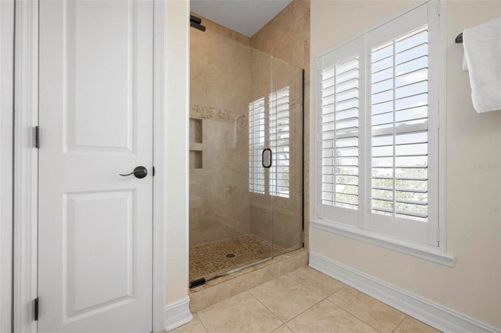 Image No.40-3 Bed Property for sale