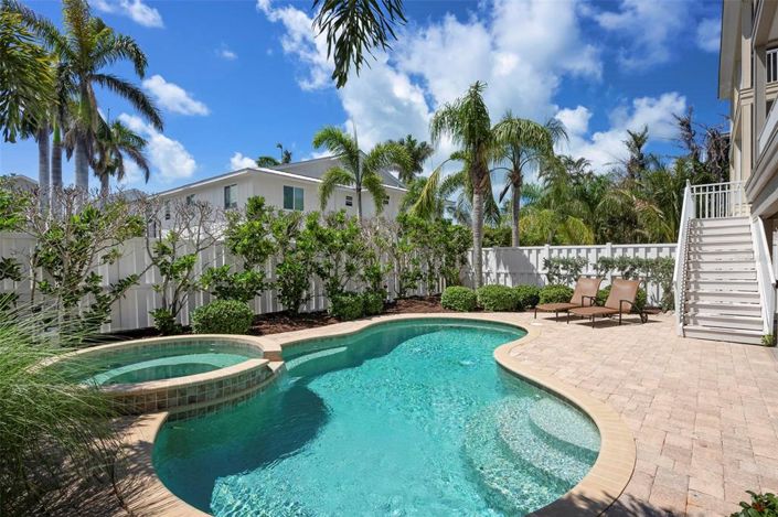 Image No.51-3 Bed Property for sale