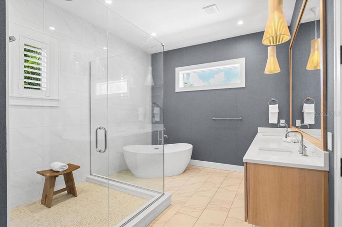 Image No.12-4 Bed Property for sale