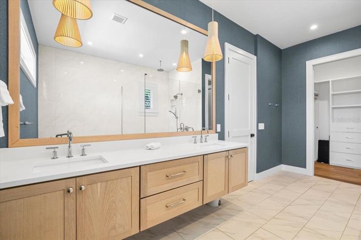 Image No.13-4 Bed Property for sale