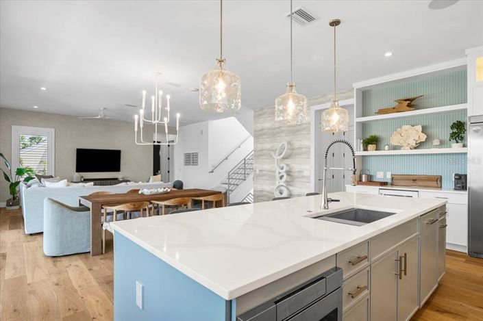 Image No.6-4 Bed Property for sale