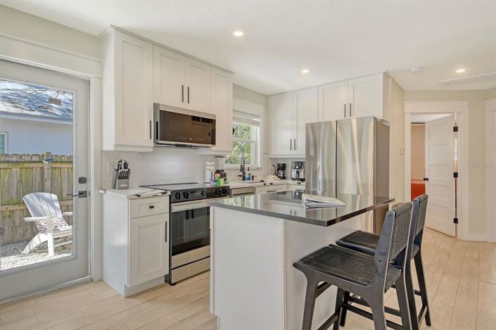 Image No.12-3 Bed Property for sale