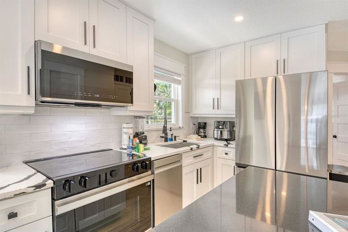 Image No.13-3 Bed Property for sale