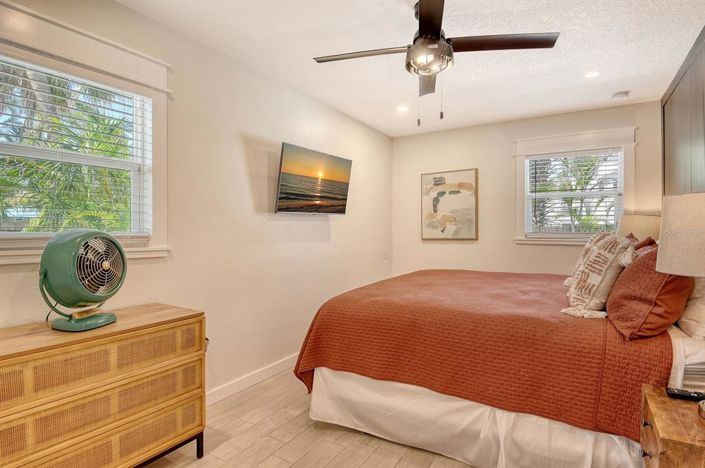 Image No.20-3 Bed Property for sale