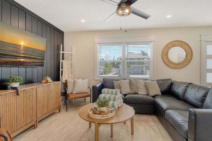 Image No.5-3 Bed Property for sale