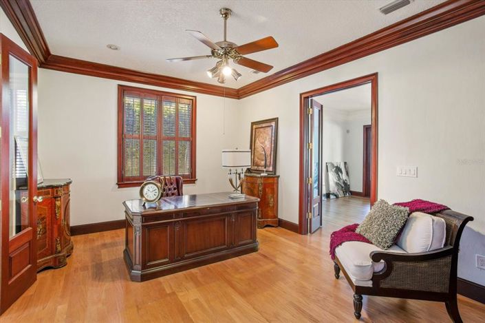 Image No.19-6 Bed Property for sale