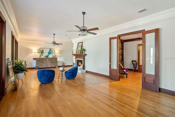 Image No.21-6 Bed Property for sale