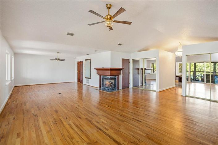 Image No.33-6 Bed Property for sale