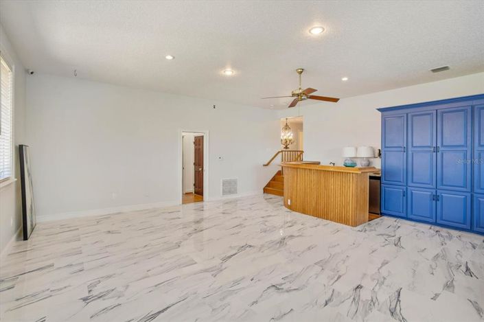 Image No.38-6 Bed Property for sale