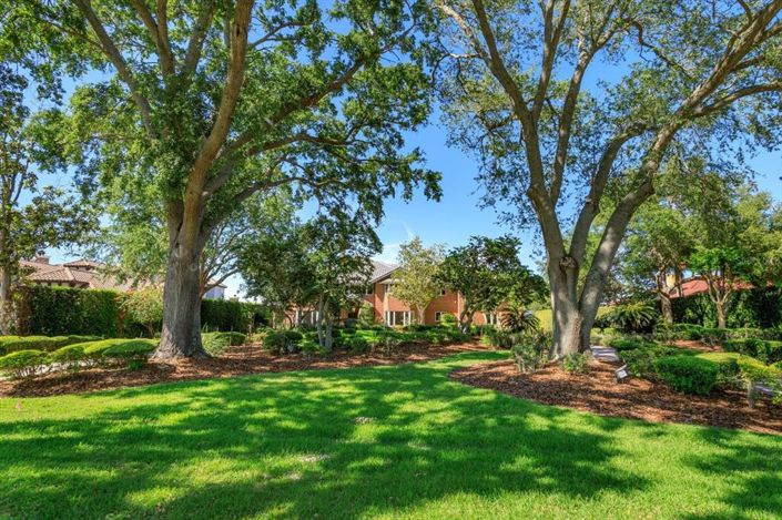 Image No.5-6 Bed Property for sale