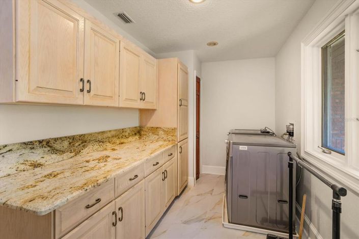 Image No.50-6 Bed Property for sale