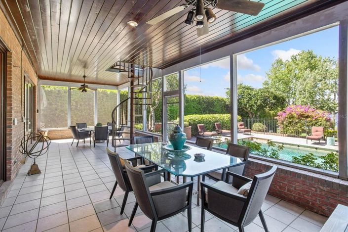 Image No.59-6 Bed Property for sale