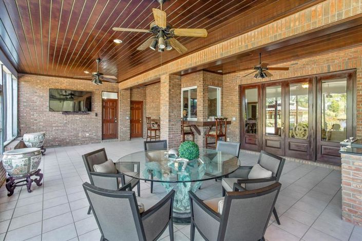 Image No.60-6 Bed Property for sale