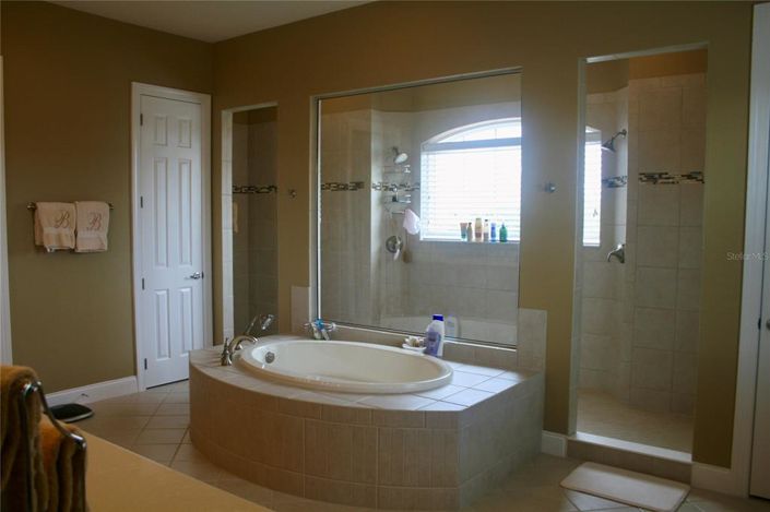 Image No.12-5 Bed Property for sale