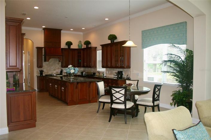 Image No.8-5 Bed Property for sale